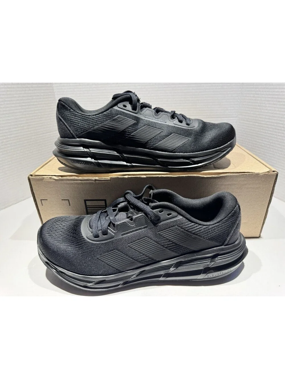 Adidas Questar 3 - Men’s Size 11.5 - Reg. Width - Black - Excellent Condition!